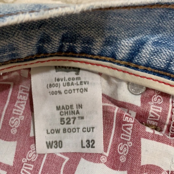90’s Vintage Levis - Picture 5 of 5